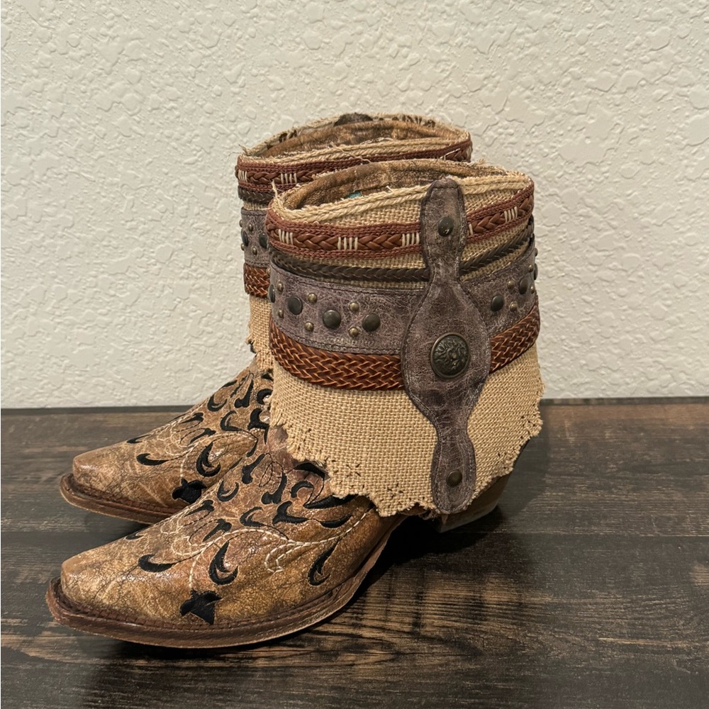 Women’s CORRAL FLIPPED AND REMOVABLE SHAFT size 9